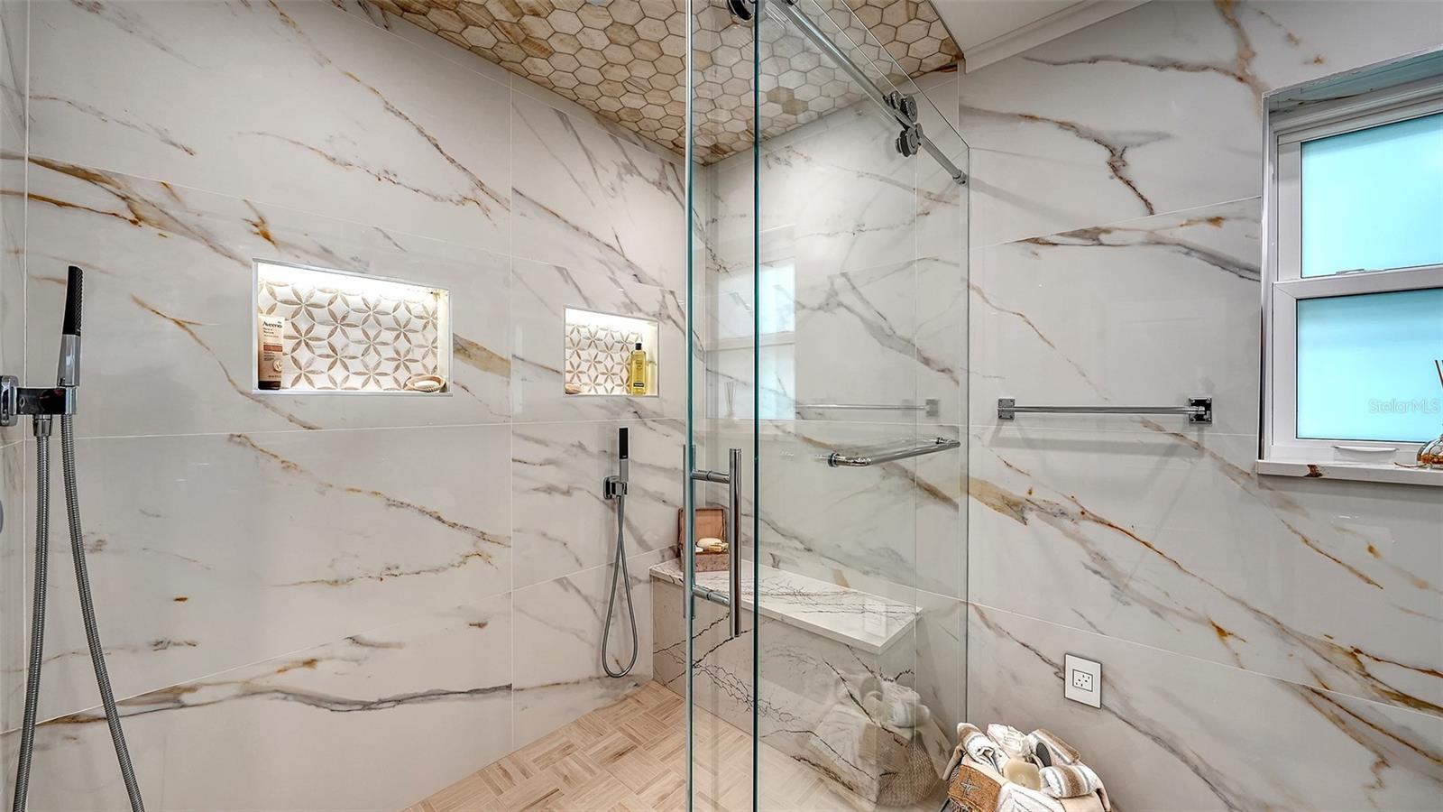 COUNTRY CLUB SHORES - Residential