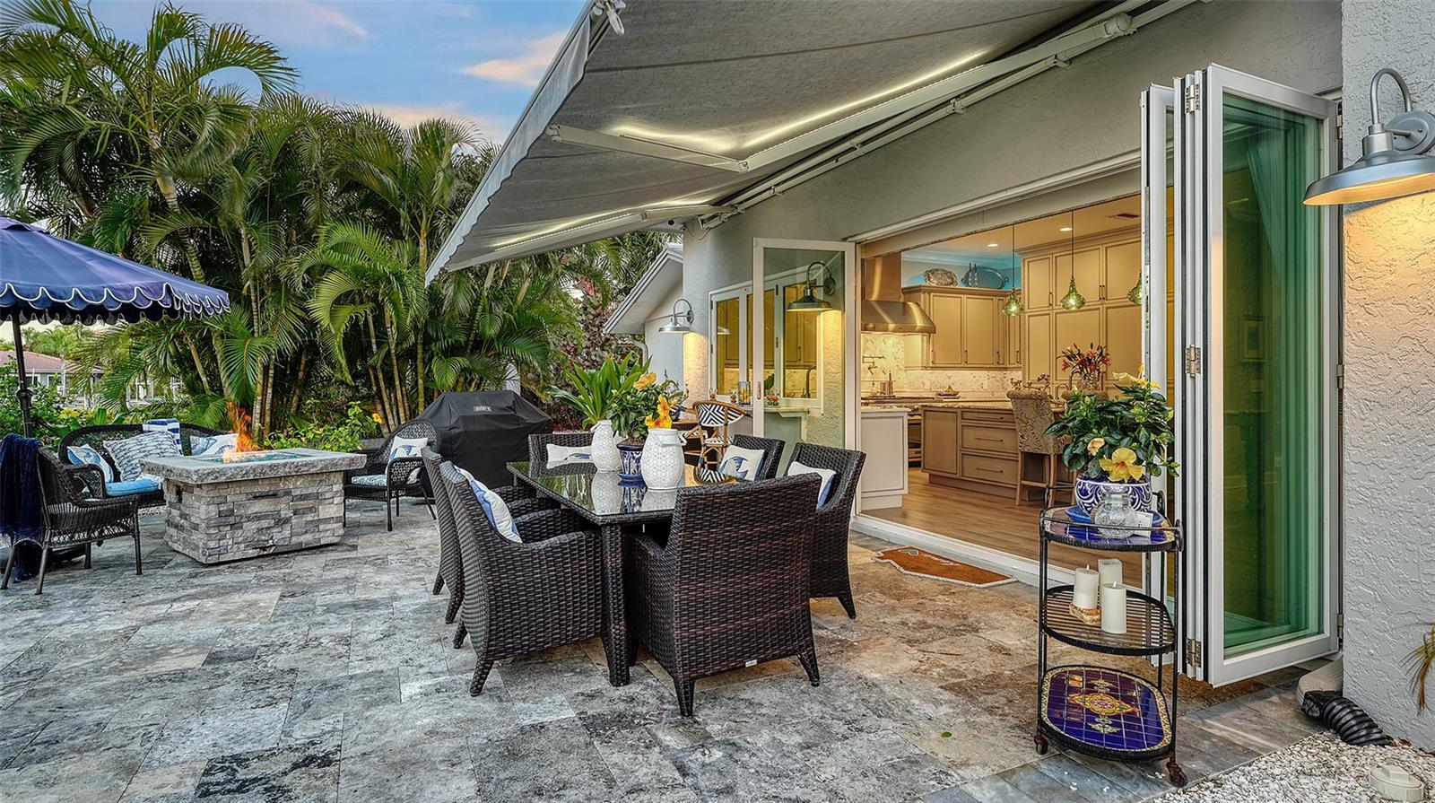 COUNTRY CLUB SHORES - Residential