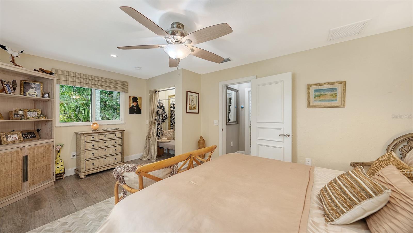 COUNTRY CLUB SHORES - Residential