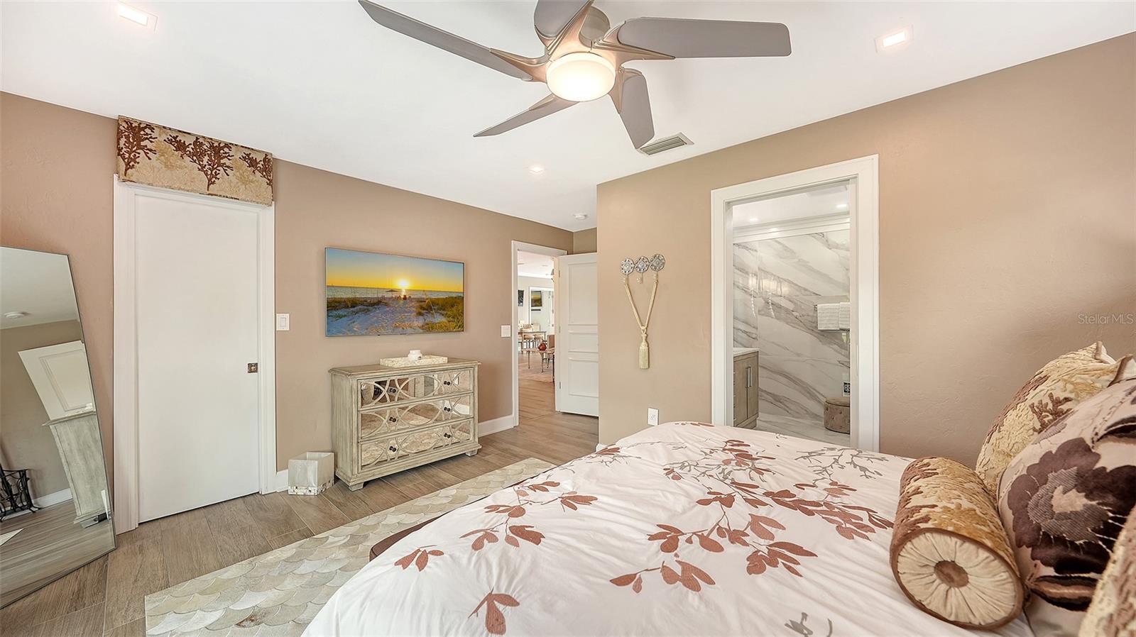 COUNTRY CLUB SHORES - Residential