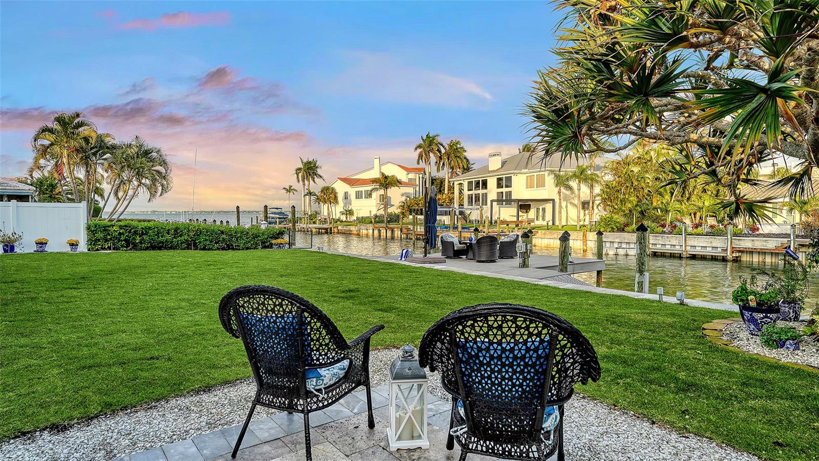 COUNTRY CLUB SHORES - Residential