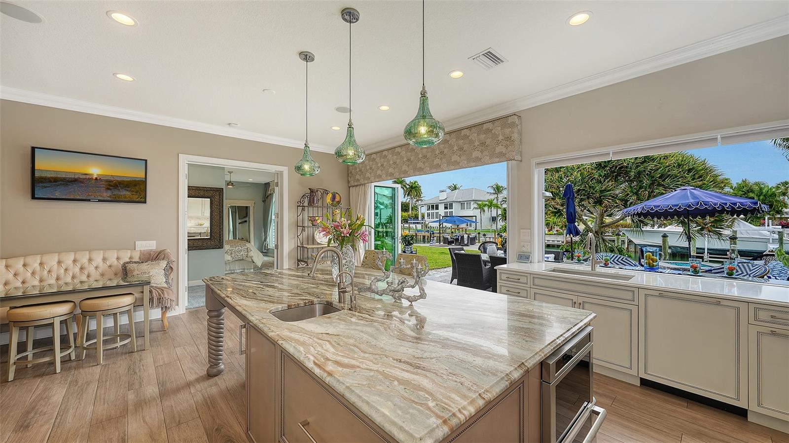 COUNTRY CLUB SHORES - Residential