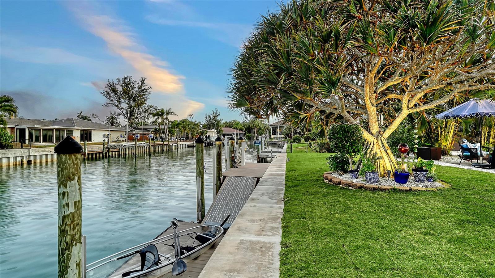 COUNTRY CLUB SHORES - Residential