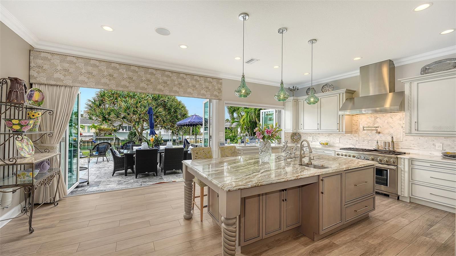 COUNTRY CLUB SHORES - Residential