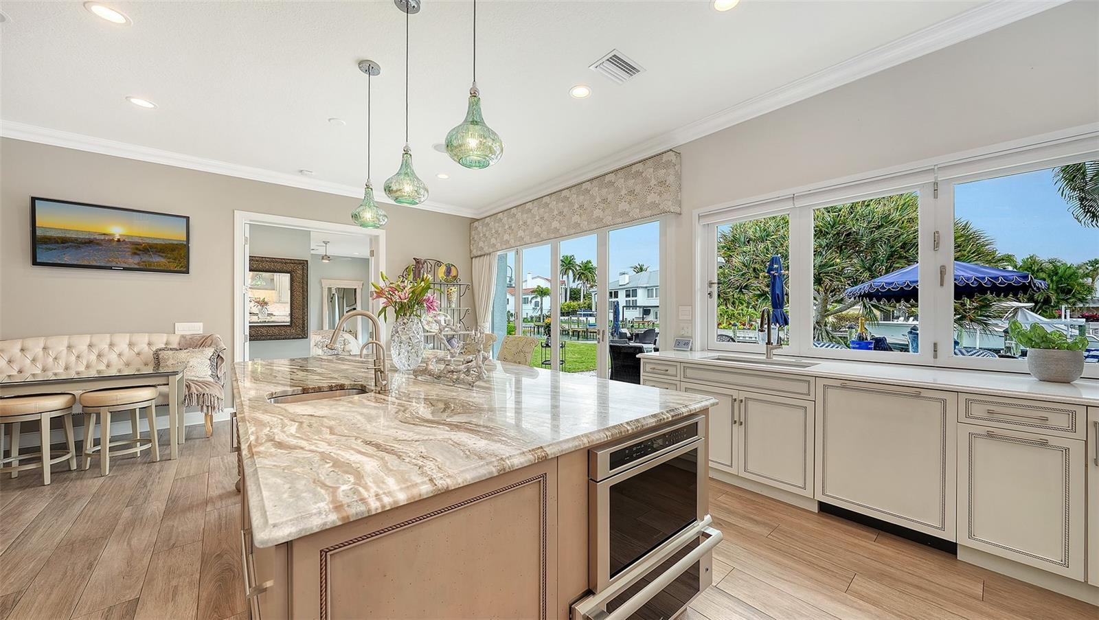 COUNTRY CLUB SHORES - Residential