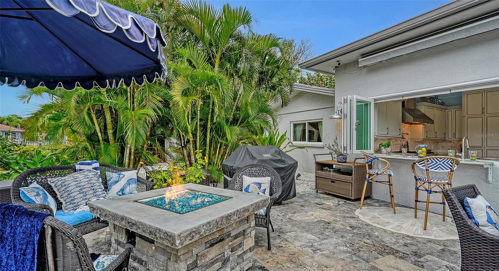 COUNTRY CLUB SHORES - Residential