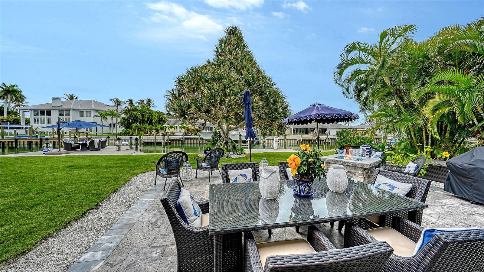 COUNTRY CLUB SHORES - Residential