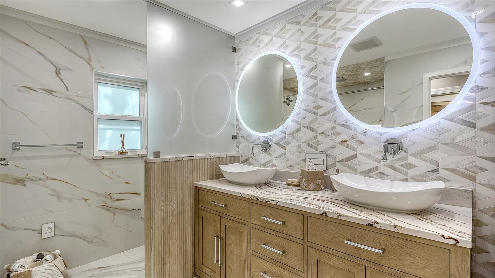 COUNTRY CLUB SHORES - Residential