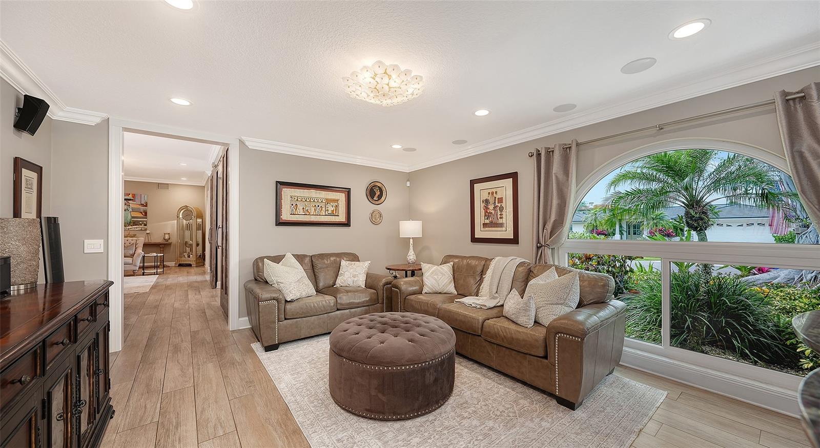 COUNTRY CLUB SHORES - Residential