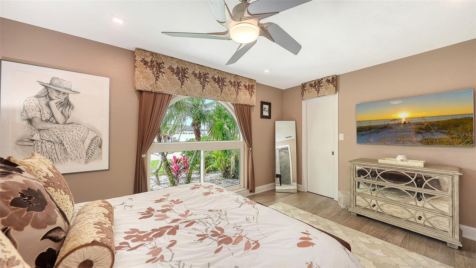 COUNTRY CLUB SHORES - Residential