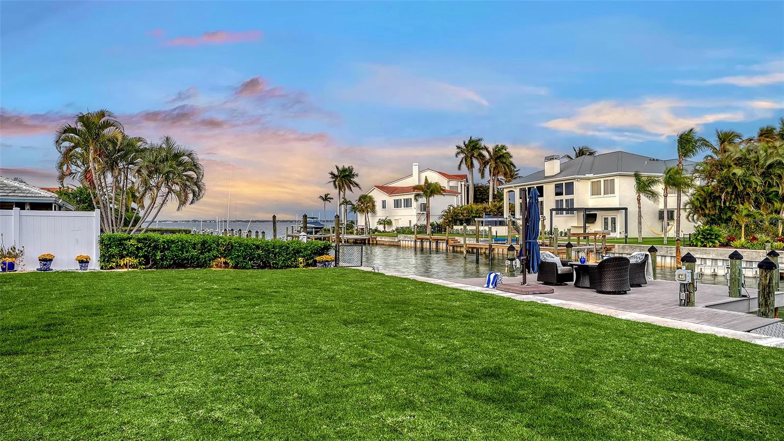 COUNTRY CLUB SHORES - Residential