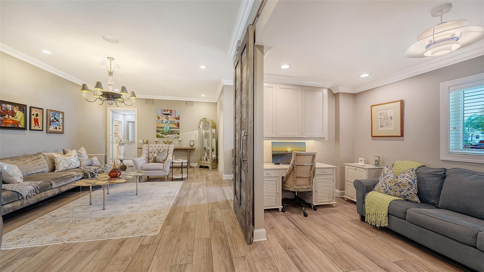 COUNTRY CLUB SHORES - Residential