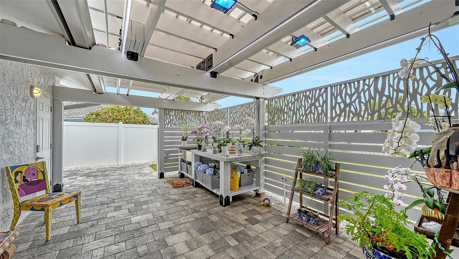 COUNTRY CLUB SHORES - Residential