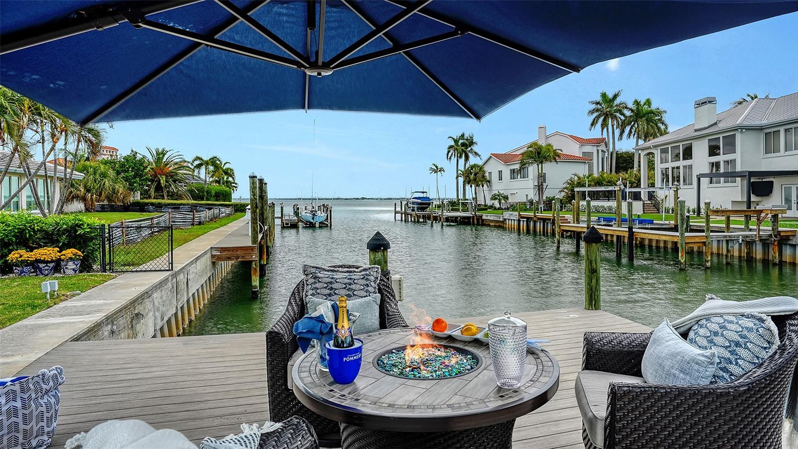 COUNTRY CLUB SHORES - Residential