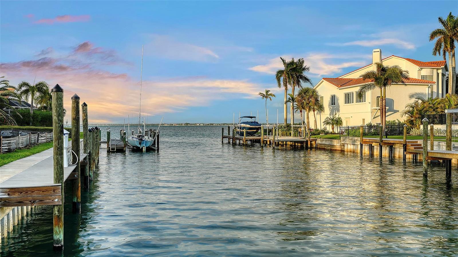 COUNTRY CLUB SHORES - Residential