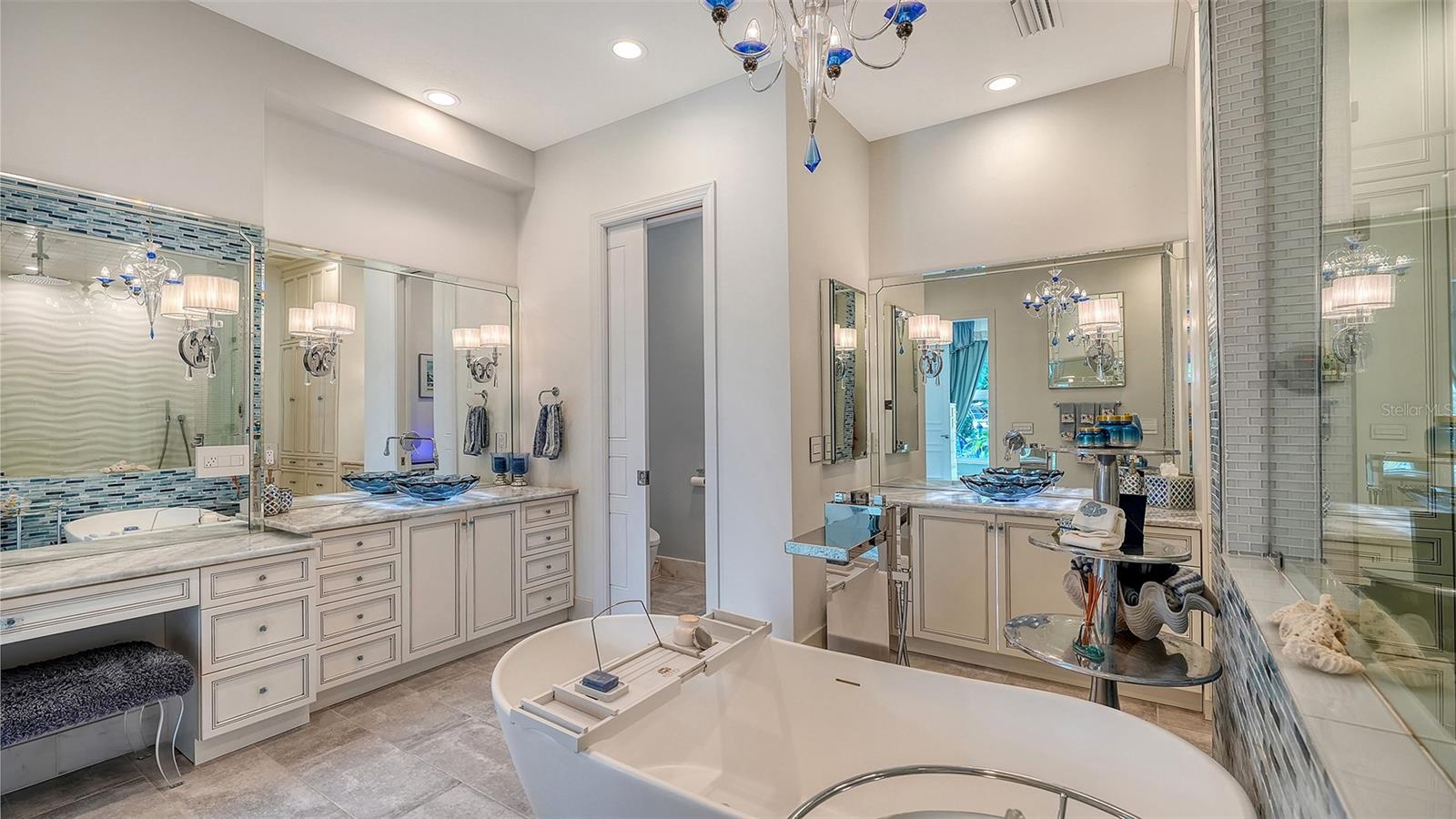 COUNTRY CLUB SHORES - Residential