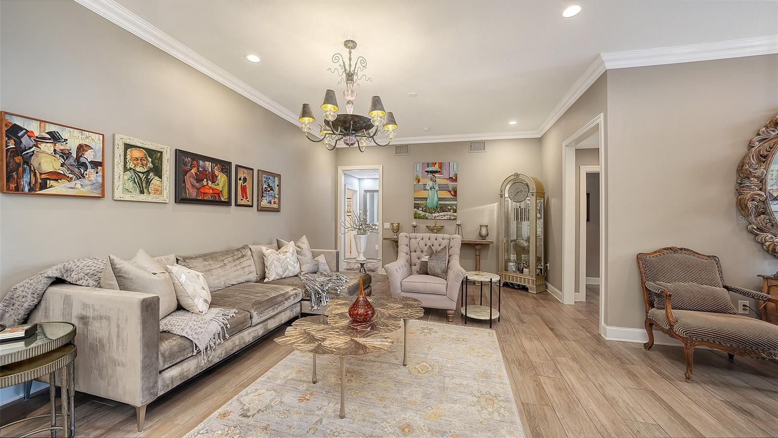 COUNTRY CLUB SHORES - Residential