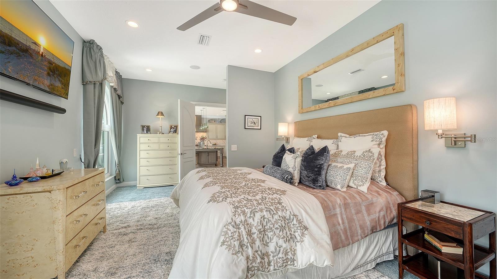 COUNTRY CLUB SHORES - Residential