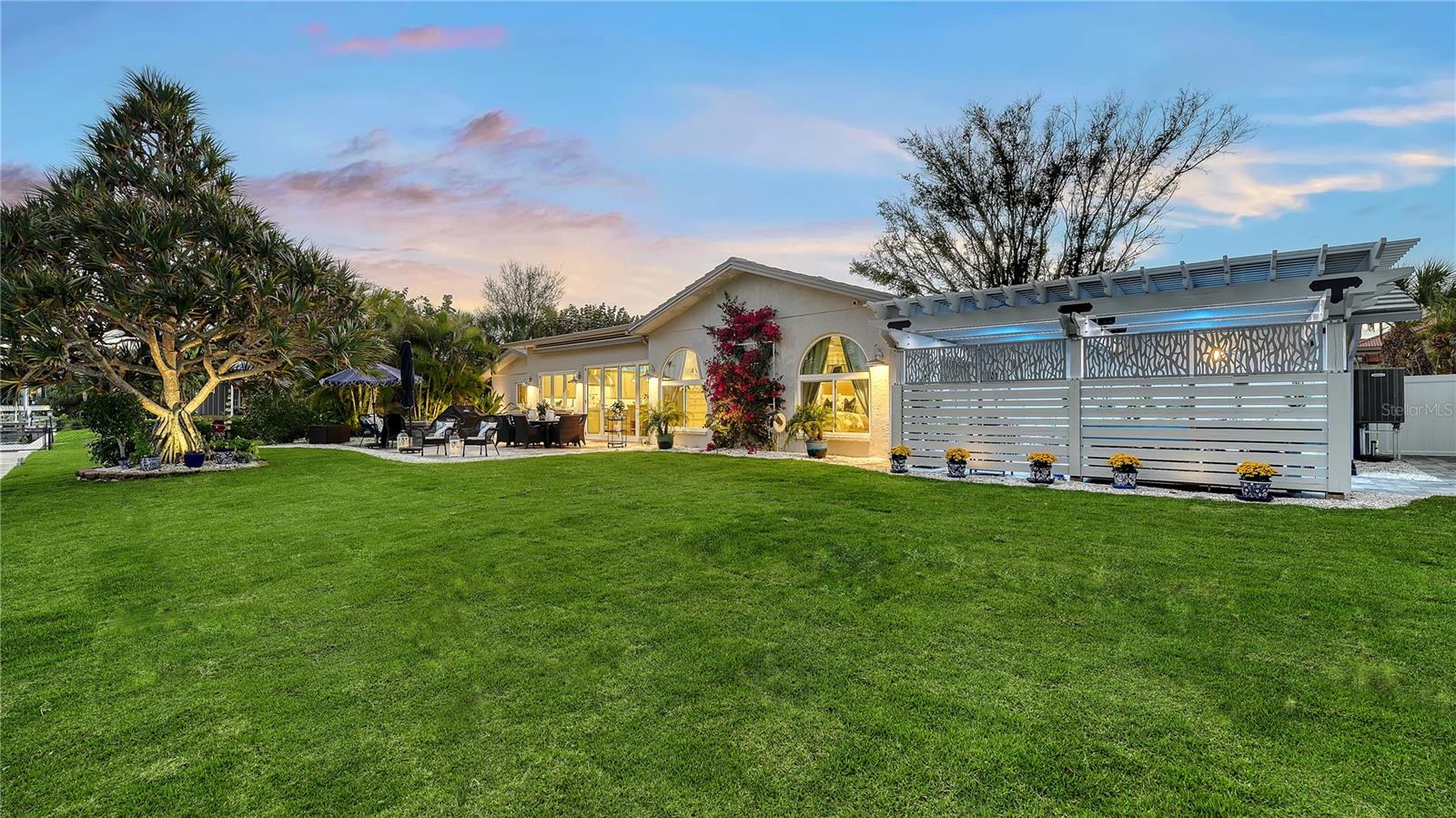 COUNTRY CLUB SHORES - Residential