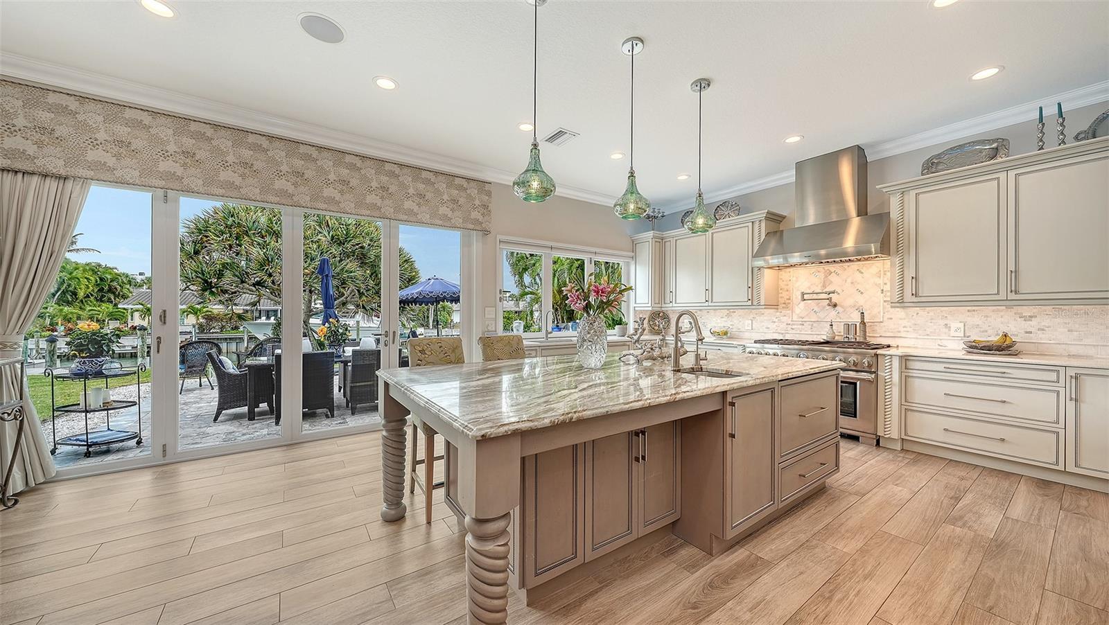 COUNTRY CLUB SHORES - Residential