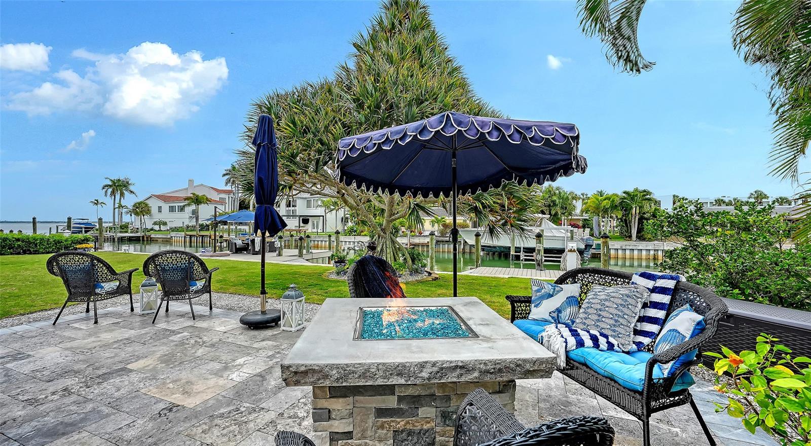 COUNTRY CLUB SHORES - Residential