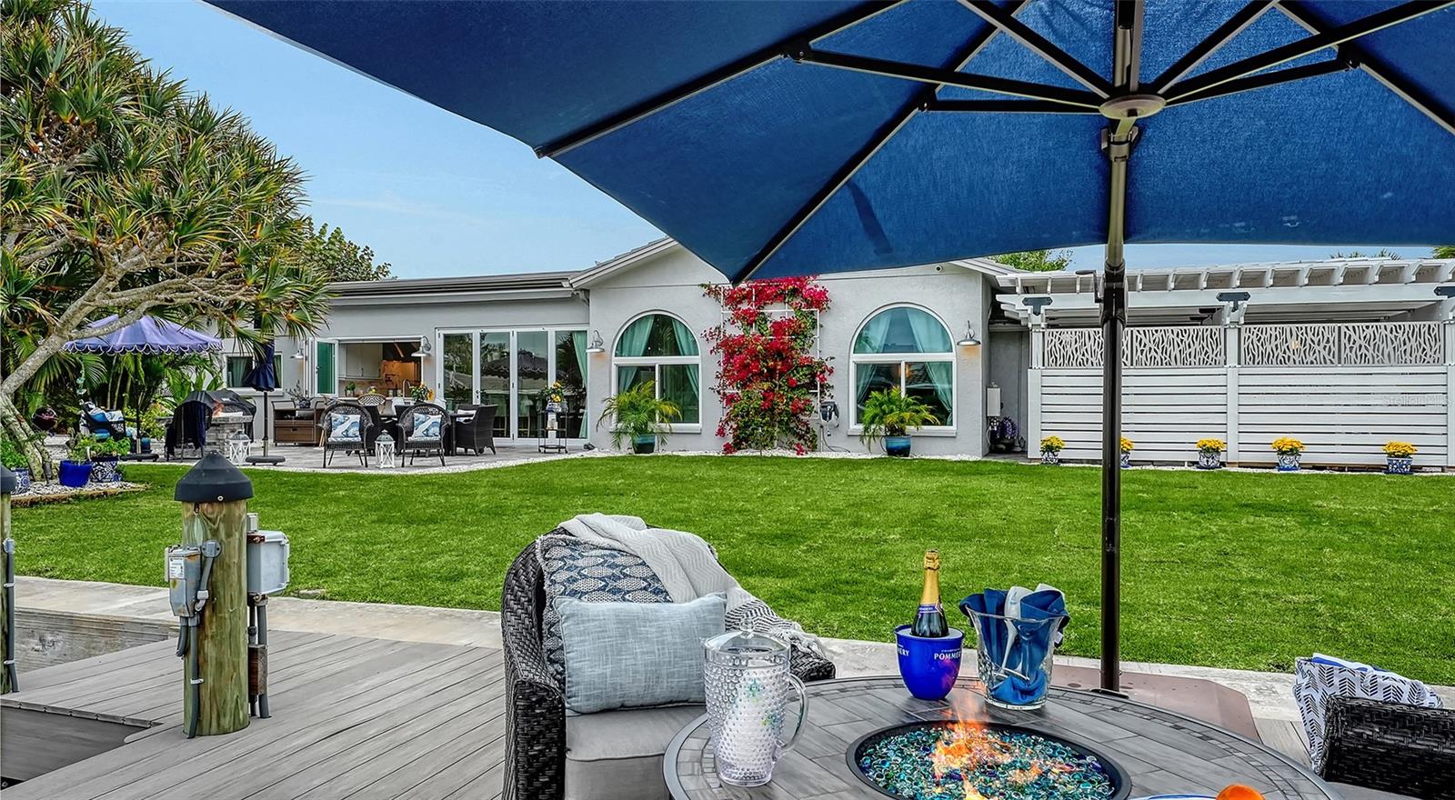 COUNTRY CLUB SHORES - Residential