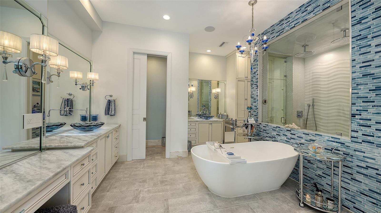 COUNTRY CLUB SHORES - Residential