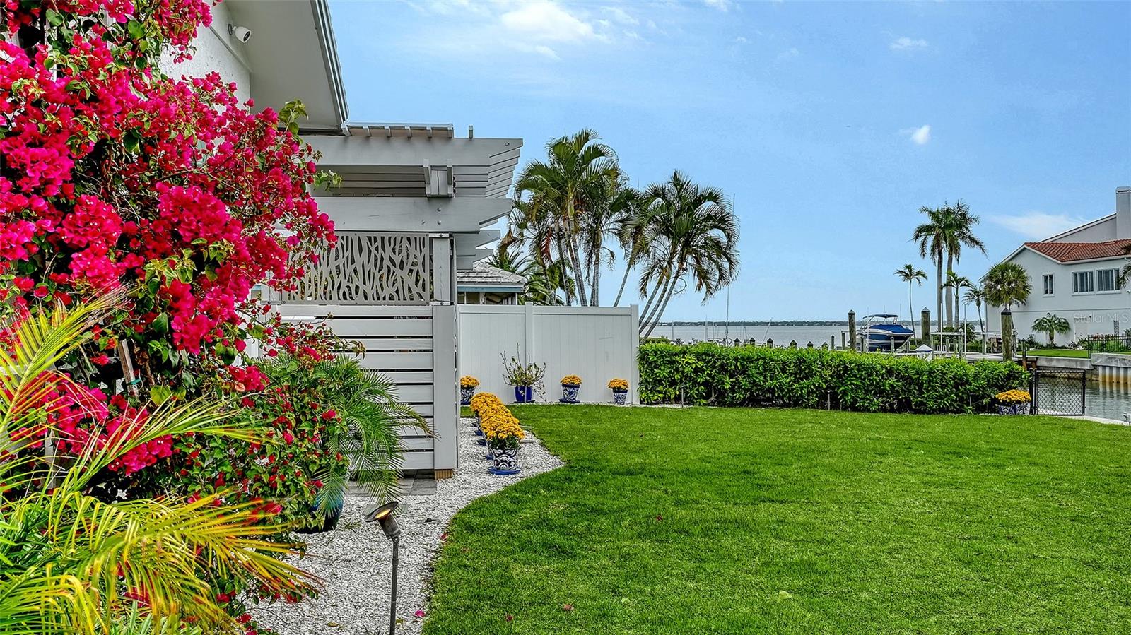 COUNTRY CLUB SHORES - Residential