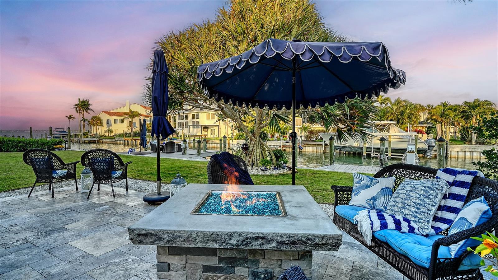 COUNTRY CLUB SHORES - Residential