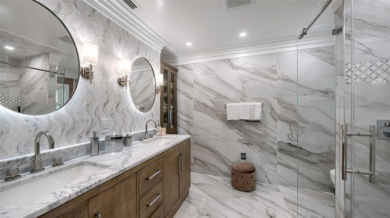 COUNTRY CLUB SHORES - Residential