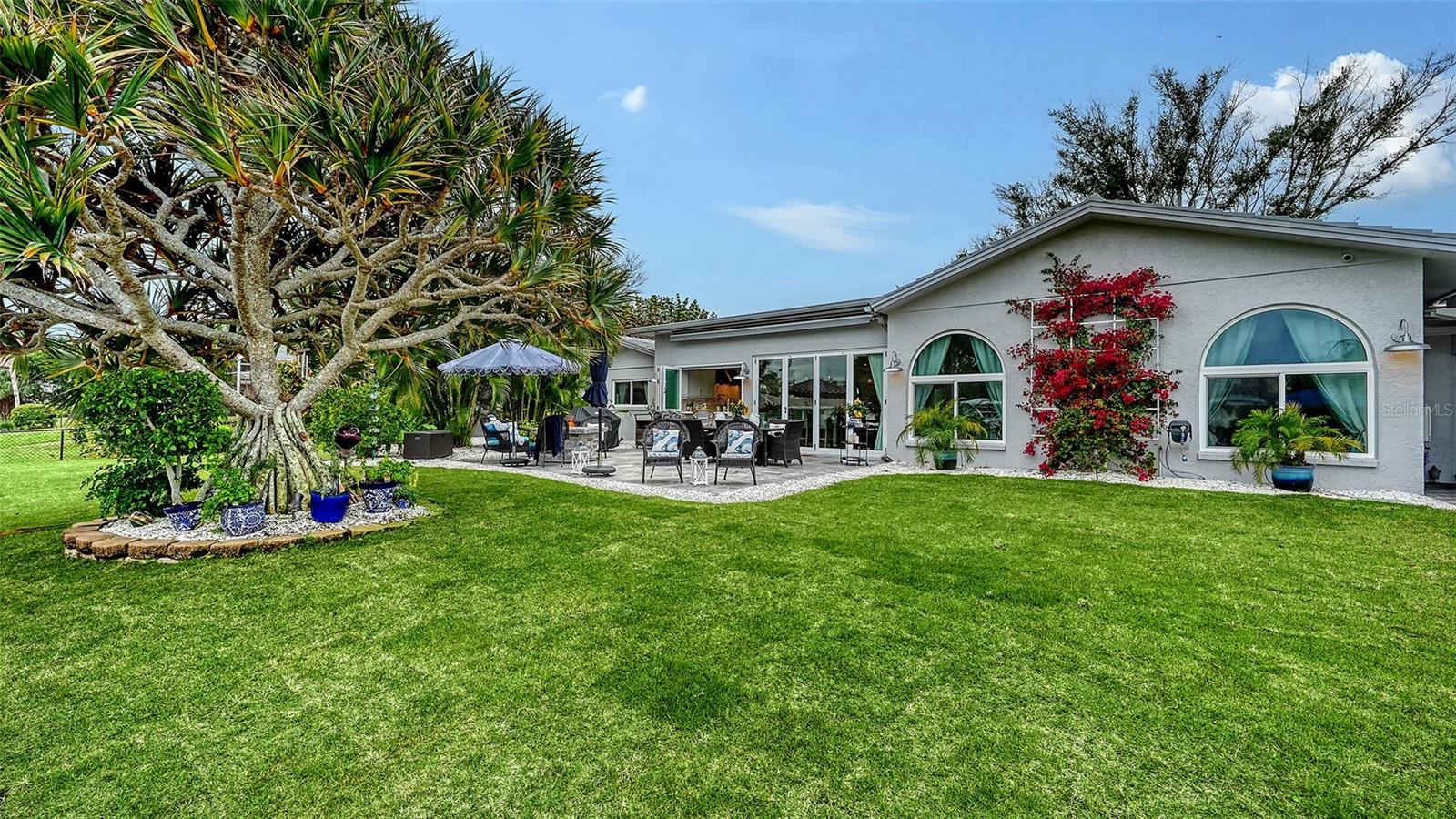 COUNTRY CLUB SHORES - Residential