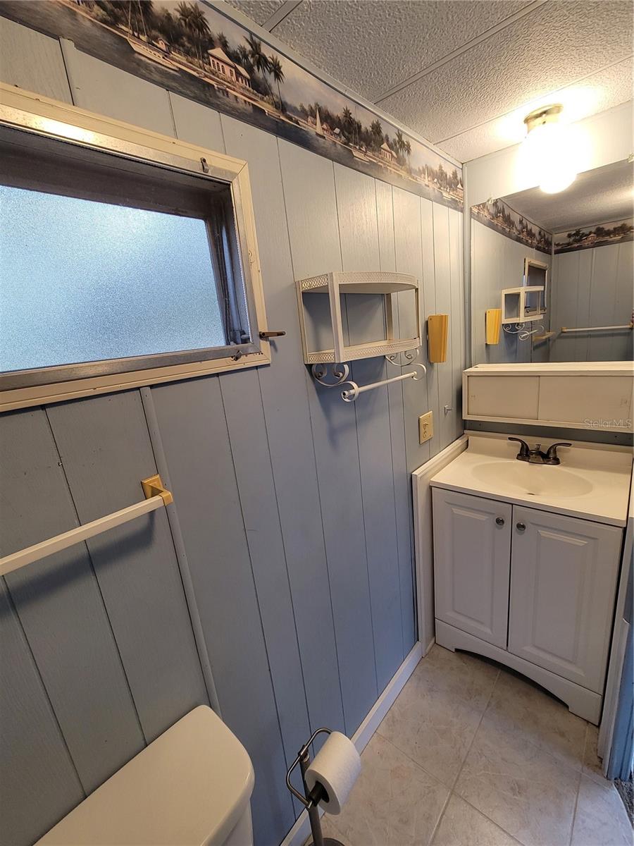 HOLIDAY MOB ESTATES 2ND ADD - Residential Lease