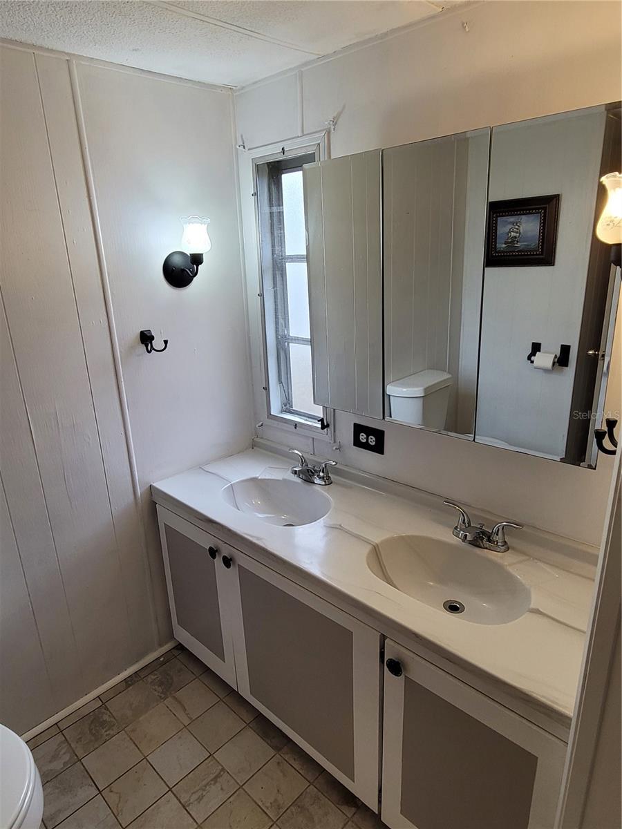 HOLIDAY MOB ESTATES 2ND ADD - Residential Lease