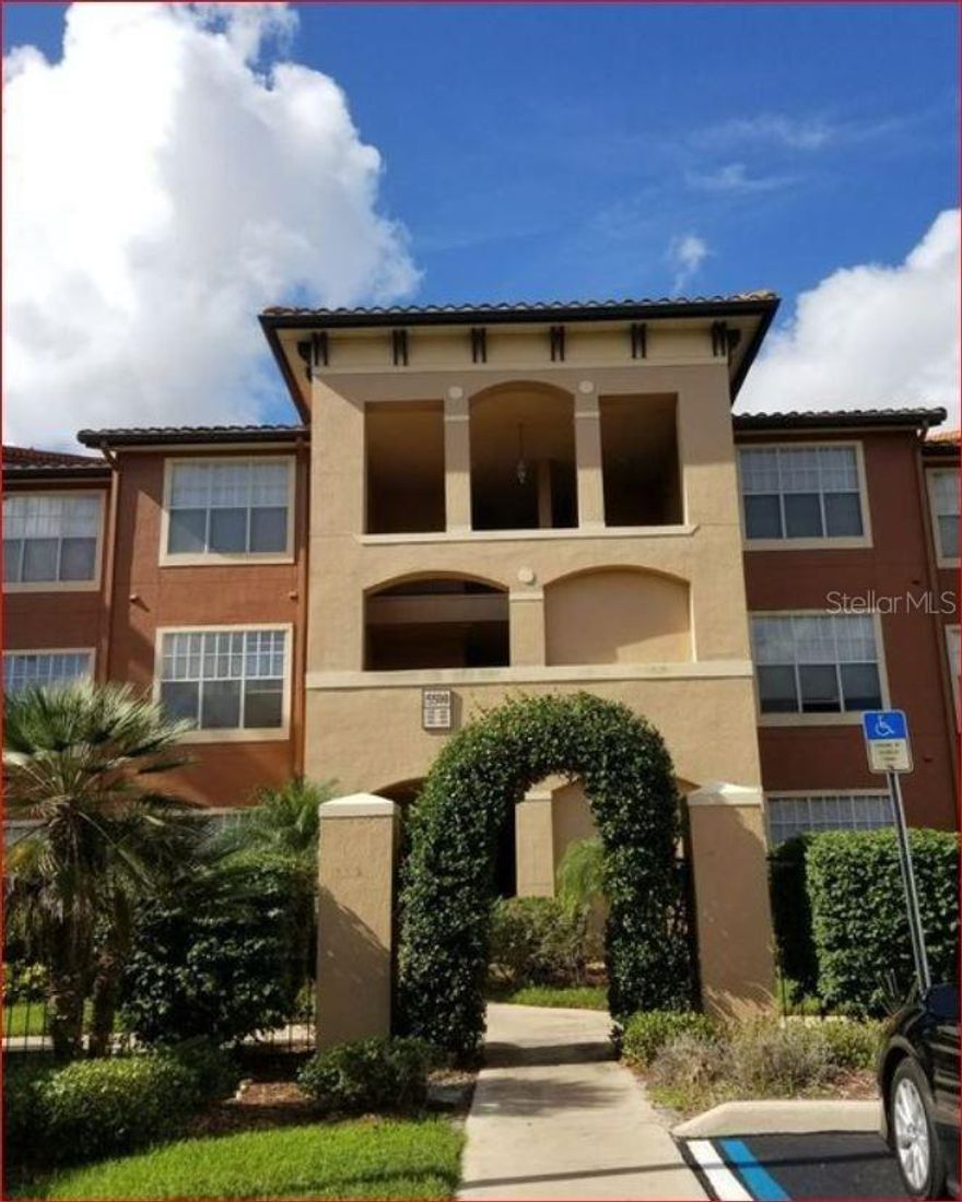 1st floor condo in Palms Club in Metrowest. No carpet. Basic cable included. Community has pool, gated entry and fitness center. By appointment. 24 hr notice.
