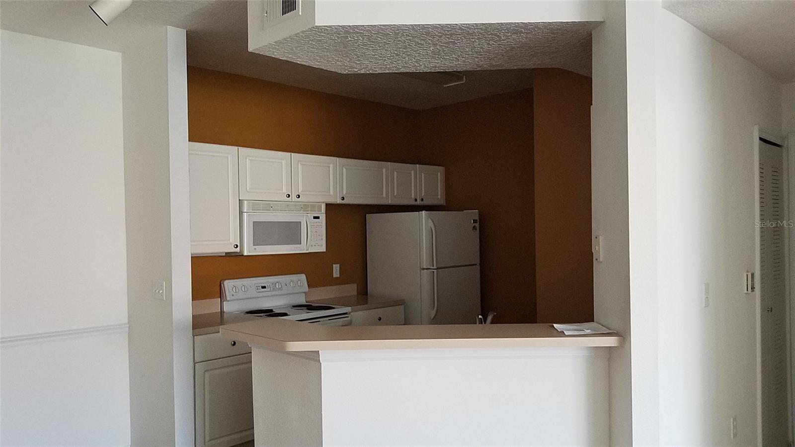 PALMS CLUB CONDO - Residential Lease