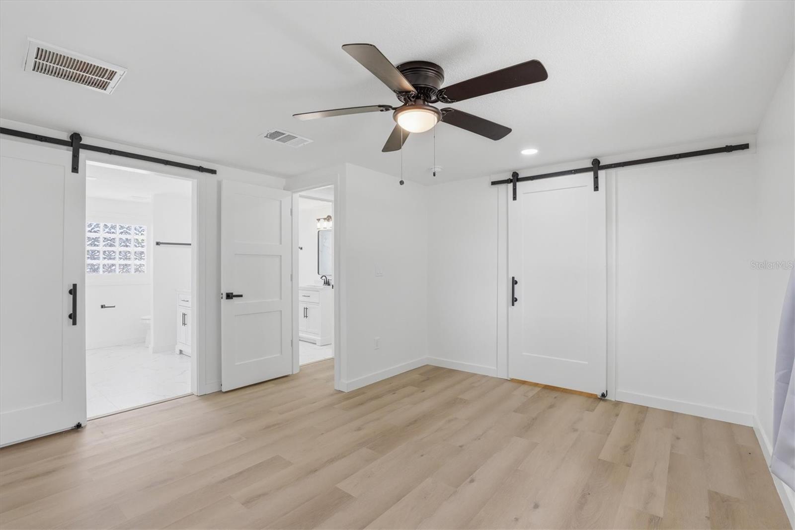 CAPE CAY - Residential