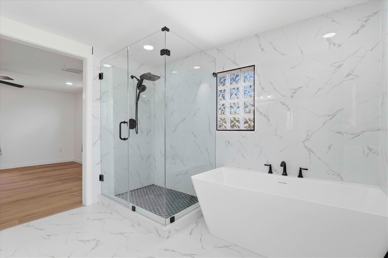 CAPE CAY - Residential