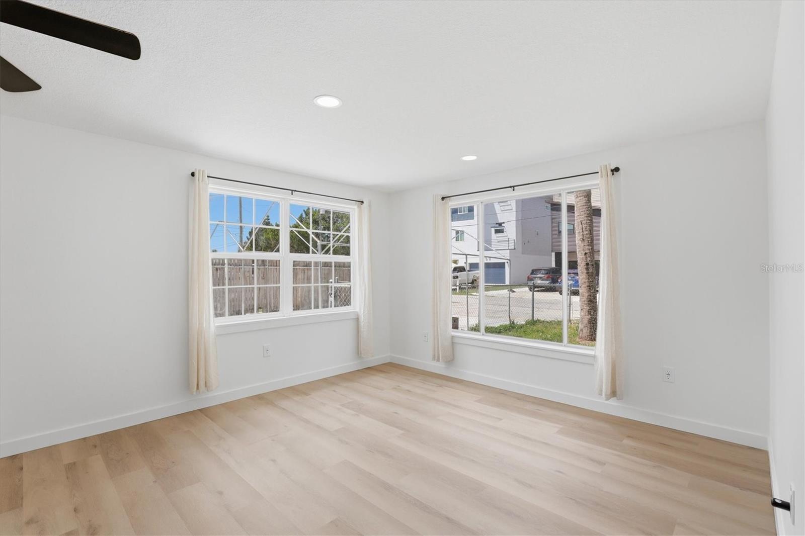 CAPE CAY - Residential