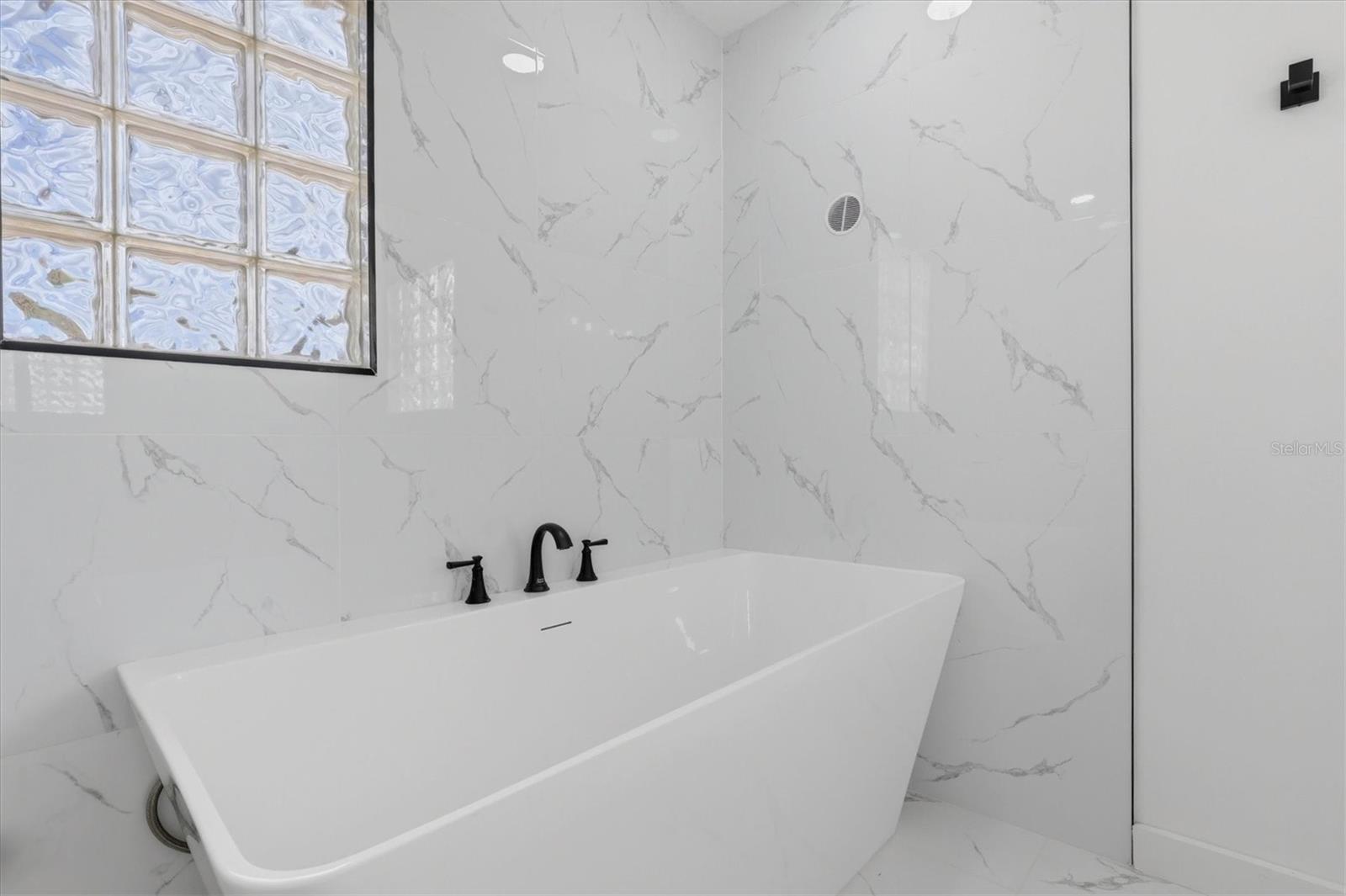 CAPE CAY - Residential