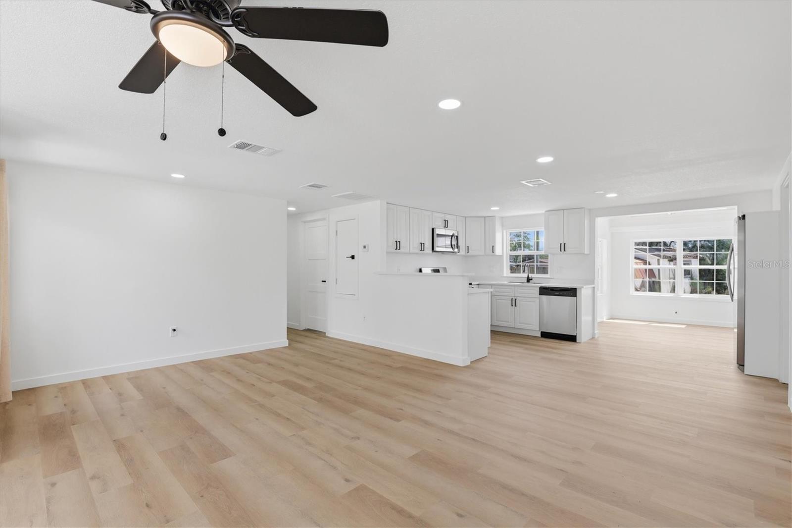 CAPE CAY - Residential