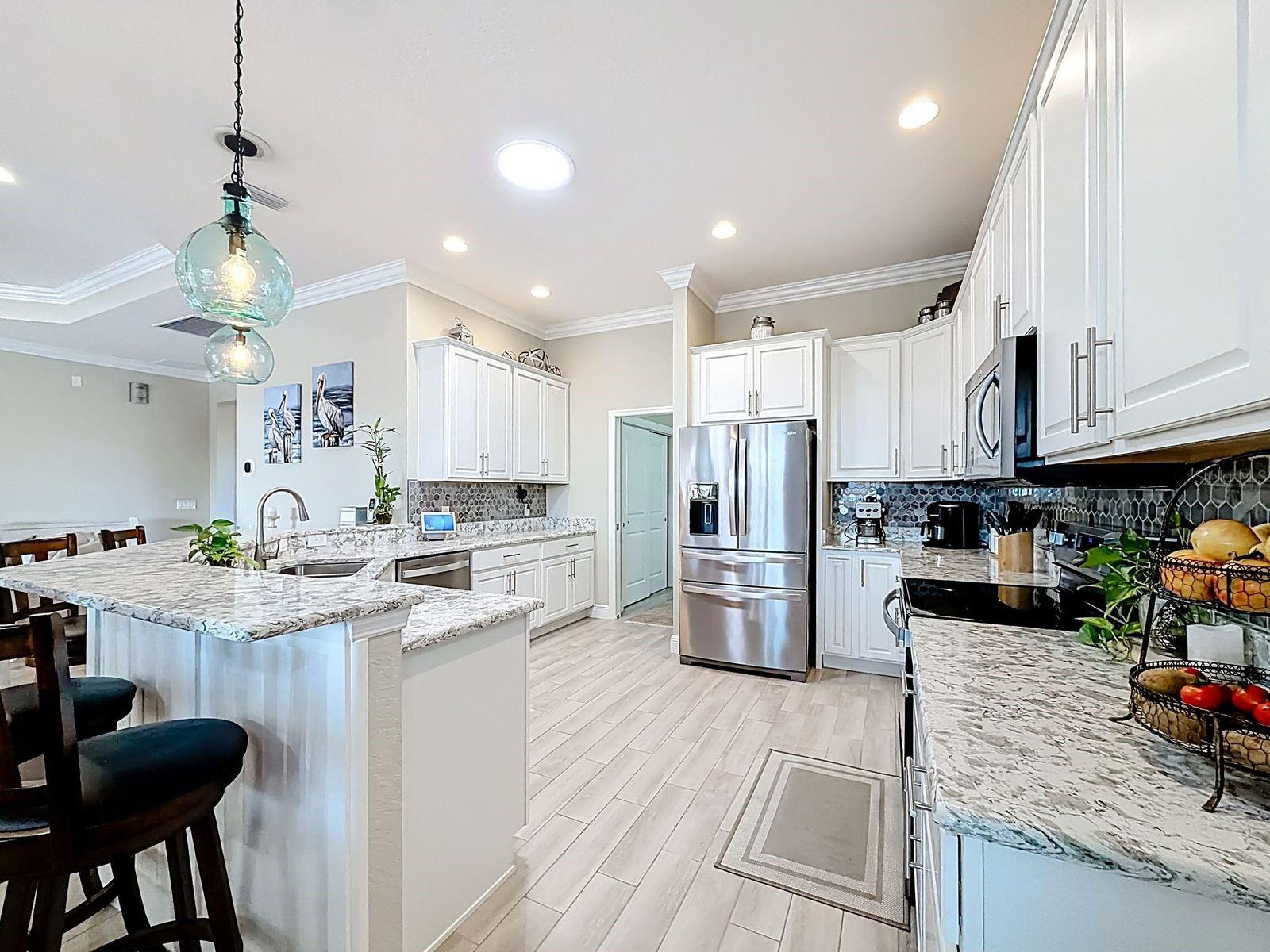 ENCLAVE/LAKESIDE LNDGS - Residential