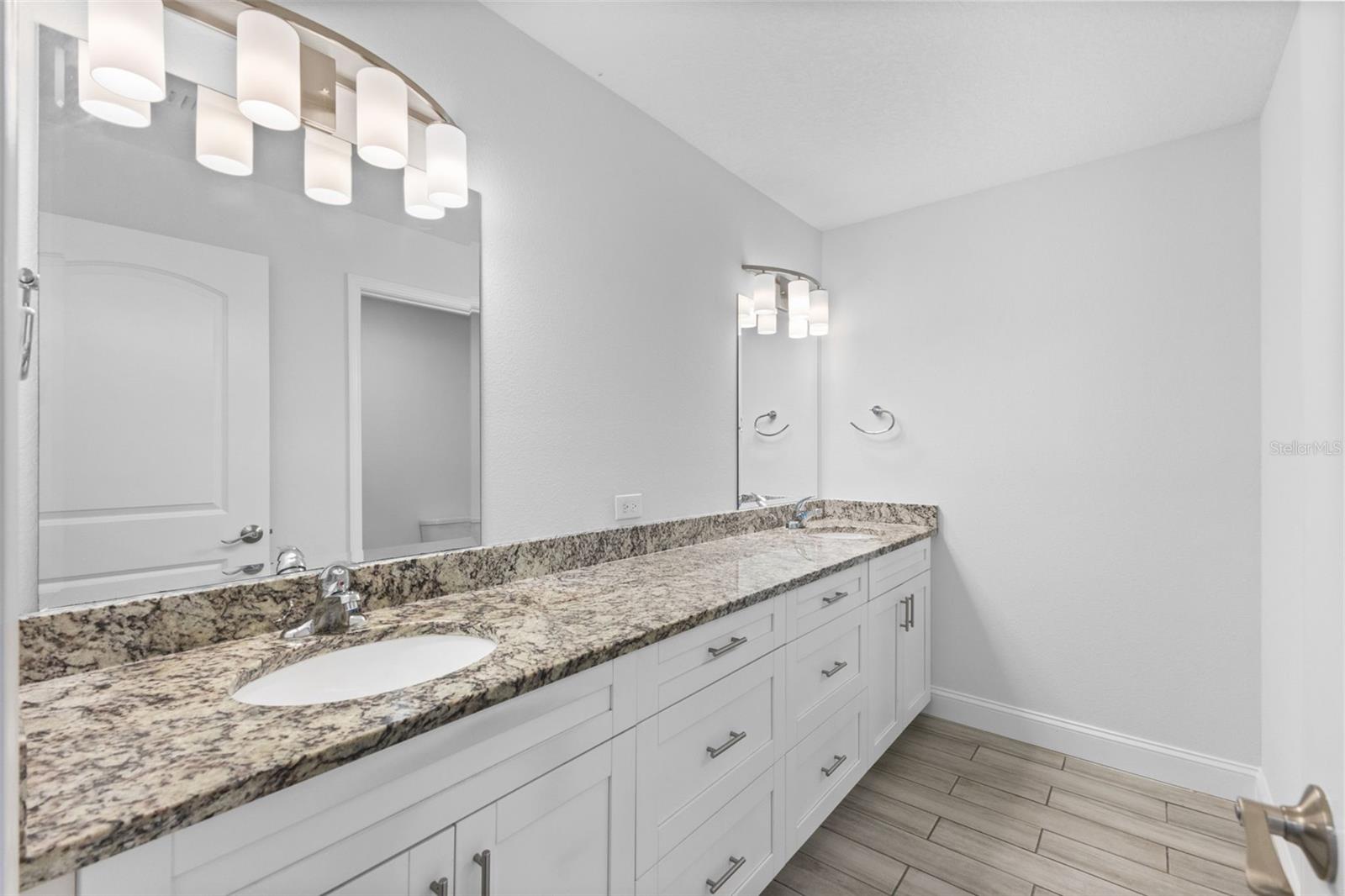 KENYON TWNHMS A - Residential Lease