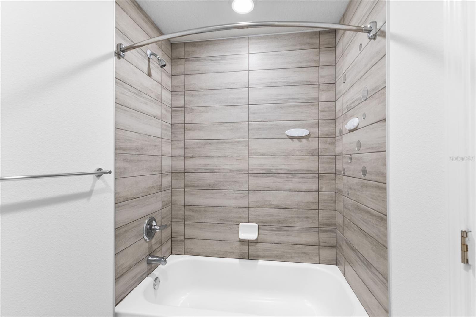 KENYON TWNHMS A - Residential Lease