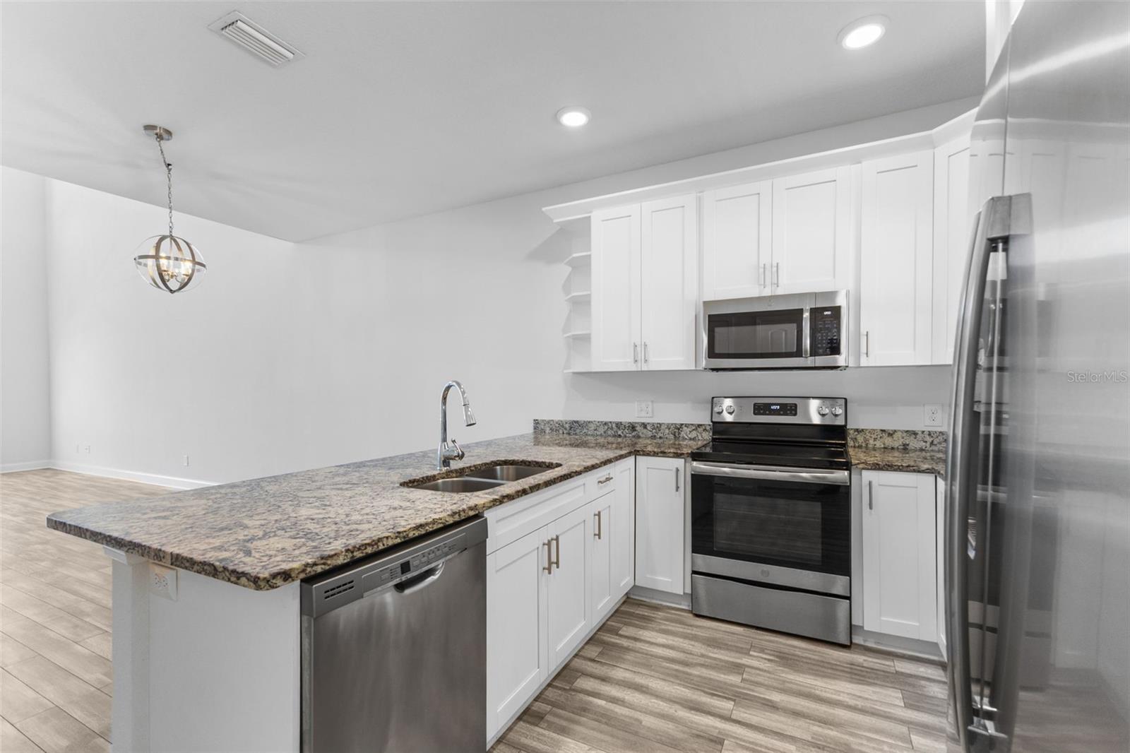 KENYON TWNHMS A - Residential Lease