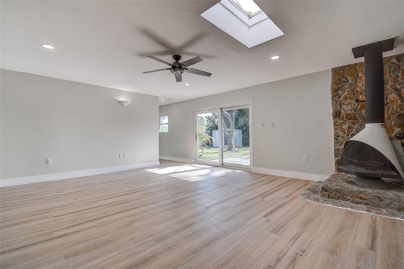 SUN-LIT SHORES - Residential