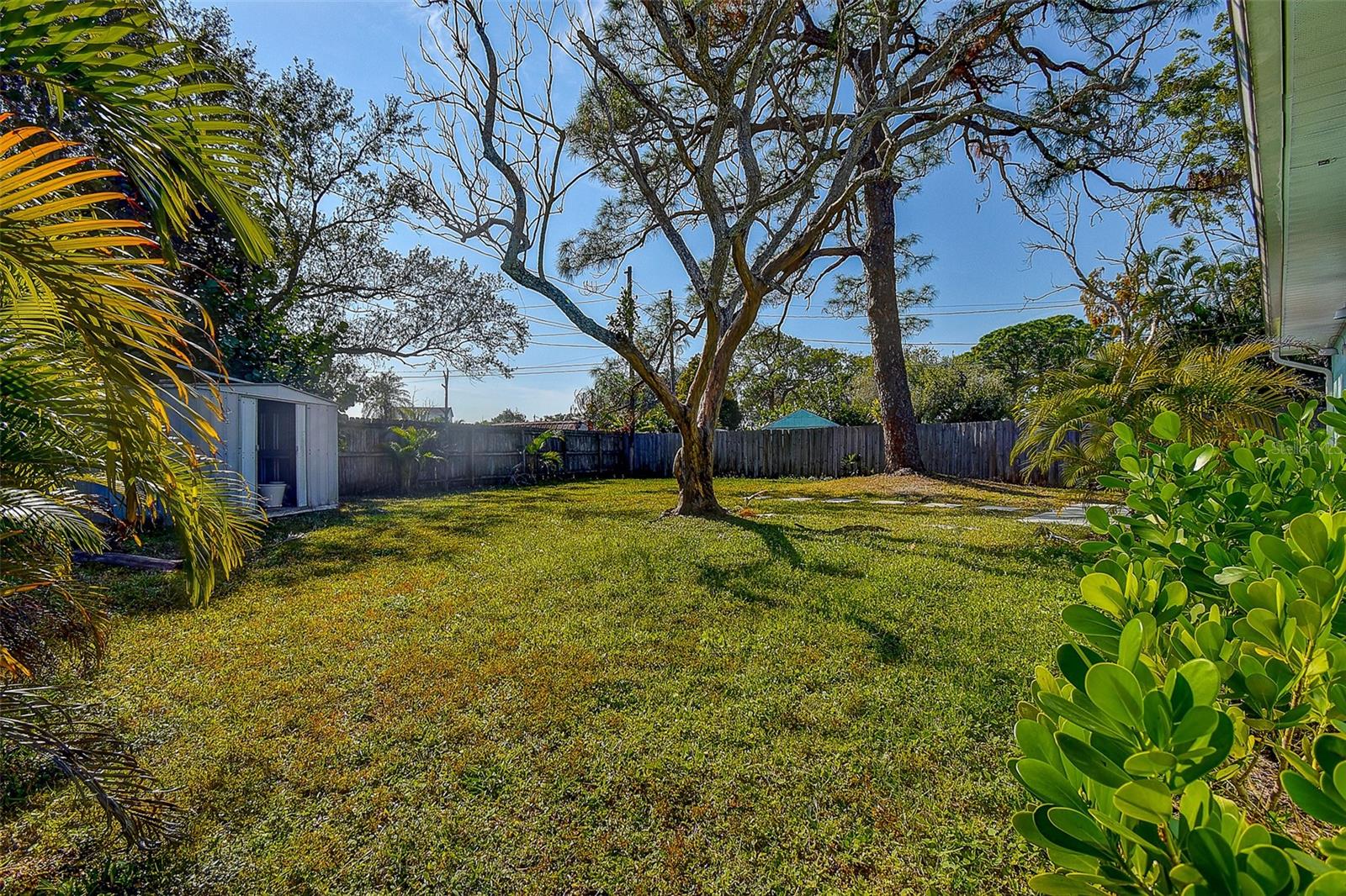 SUN-LIT SHORES - Residential