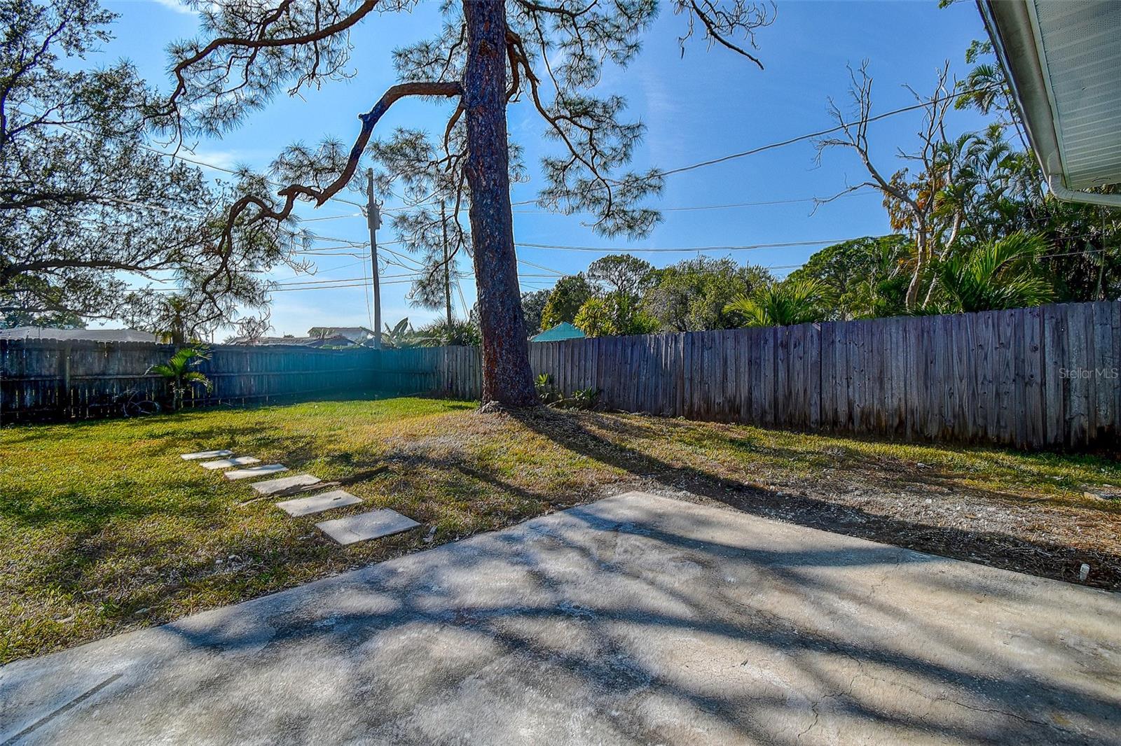 SUN-LIT SHORES - Residential