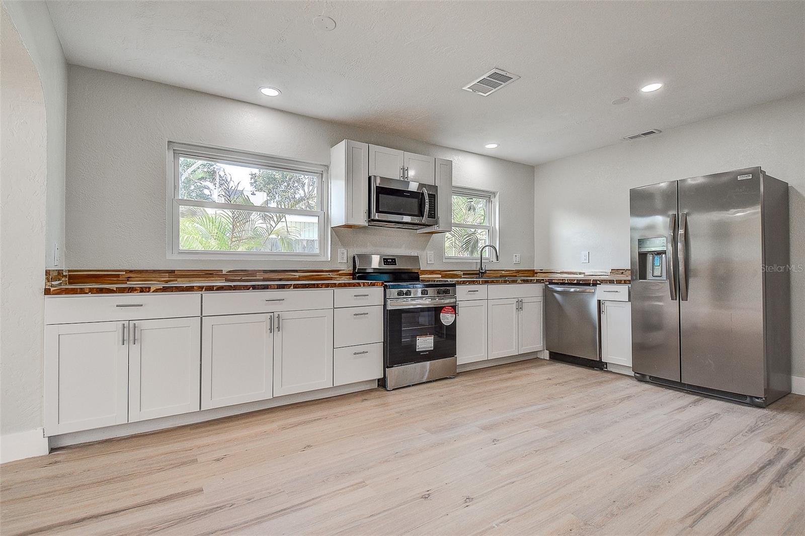 SUN-LIT SHORES - Residential