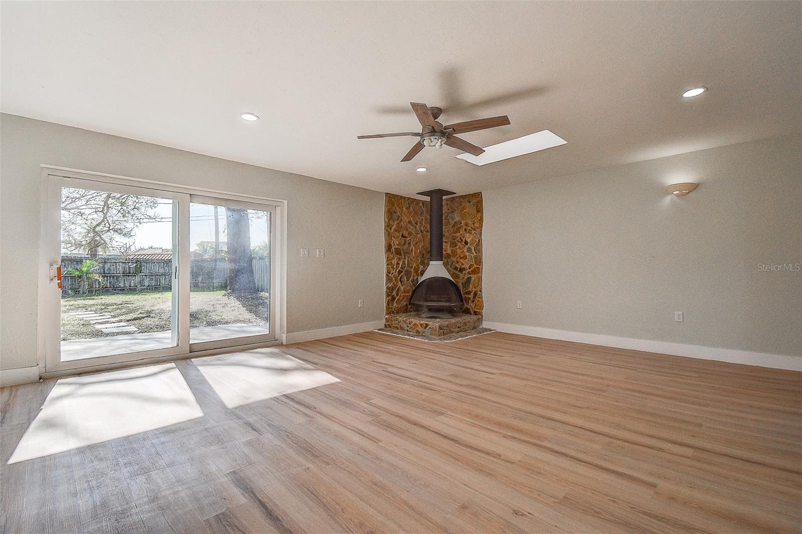 SUN-LIT SHORES - Residential