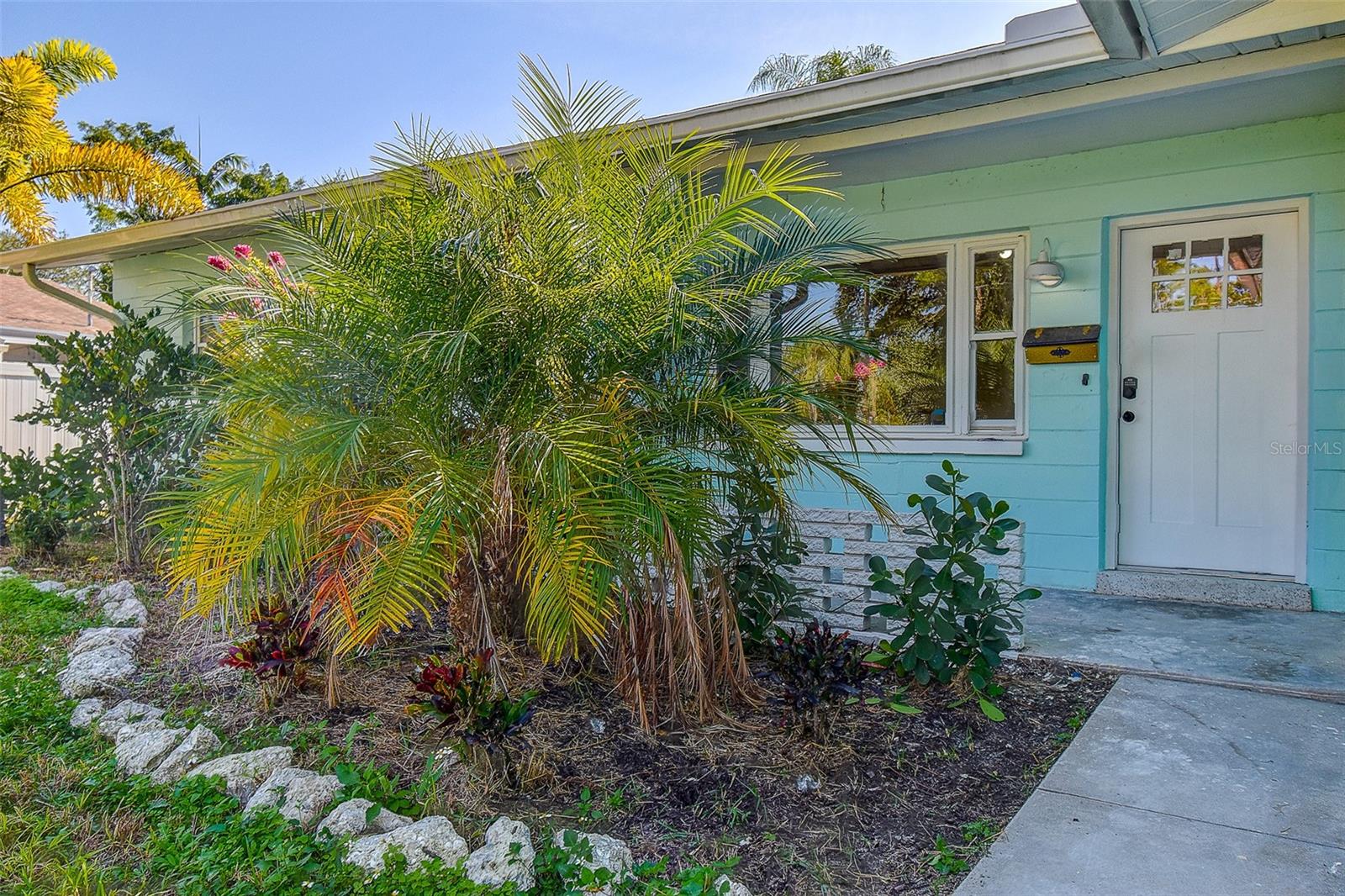 SUN-LIT SHORES - Residential